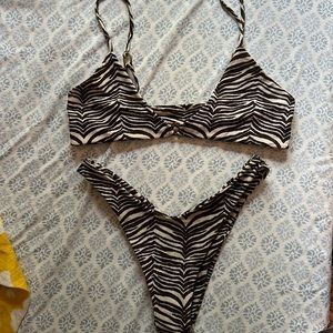 Aila Blue zebra set